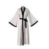 Estilo Rosa Levemente Luxuoso e Suave, Camisola com Acabamento em Cetim Brilhante, Detalhe em Contraste Preto, Modelo Longo com Amarração, Mangas Sino, Roupa de Casa 948