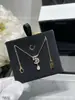 Versão de Luxo do Colar de Cinco Letras Estilo Chanel Cravejado de Diamantes, Corrente de Clavícula Coco Gota d'Água Chanel, Exquisito e Luxuoso Banhado a Prata com Ouro 18K