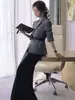 Em Estoque 2026 Novo Blazer Cinza Estilo Tan Songyun com Ajuste na Cintura, Slim-Fit, com uma Vibração Elegante de Socialite de Alto Padrão