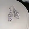 Pendientes de Zirconia de Aguja de Plata con Forma de Rombo Irregular Lujo Ligero Pendientes de Botón de Gama Alta Estilo Popular Europeo y Americano Pendientes Exagerados de Personalidad Venta al por Mayor