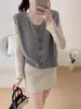 Estilo dulce y delicado, chaleco cárdigan de punto con decoración de lazo, nuevo modelo de otoño e invierno, adecuado para usar en capas, en color blanco roto