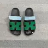 Nuevas sandalias de suela gruesa de verano, talla grande, con diseño de una sola tira, bloques de color, adecuadas para usar al aire libre, zapatos casuales para mujer, versátiles