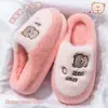 Chinelos de pelúcia de algodão femininos para outono e inverno de 2026, novos chinelos de algodão quentes e antiderrapantes com sola grossa para casa, desenhos animados para mulheres