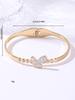 Pulsera de Acero de Titanio, Gama Alta de Nicho Electrochapada en Oro de 18 Quilates, No se Desvanece, Moda Personalizada para Mujer con Mariposa Incrustada con Piedras, Pulsera de Acero Inoxidable