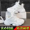 Sapatos Brancos Infantis, Sapatos Esportivos para Meninos e Meninas, Sapatos de Malha Simples Respiráveis Novos de Verão, Solas Macias Versáteis, Sapatos de Papai para Crianças Médias e Grandes