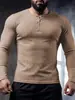 Camiseta Esportiva Casual Masculina Slim de Manga Longa com Meio Botão para Basquete, Corrida, Treinamento, Esportes Americanos Retrô