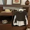 Conjunto de Verano para Niñas 2026 Modelo Nuevo: Conjunto de Dos Piezas para Niñas: Top de Manga Corta con Diseño Dulce y Pantalones Acampanados de Tres Cuartos