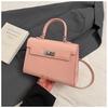Bolsa Feminina 2025 Nova Moda Simples Bolsa Kelly Design de Nicho Bolsa de Mão Retrô Toque de Luxo Bolsa de Ombro Único Transversal