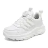Zapatillas Deportivas Infantiles 2026 Verano Nuevas Malla Transpirable Niños Medianos y Grandes Suela Suave Zapatillas para Correr Niños y Niñas Zapatos Blancos Pequeños Modernos