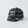 Gorra de visera de pato de moda versátil casual estilo coreano para proteger del sol y favorecer el rostro, gorra de béisbol a cuadros de nuevo diseño con bloqueo de color