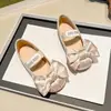Zapatos Pequeños de Cuero para Niñas 2025 Primavera y Otoño Nuevos Zapatos de Ballet de Seda para Niños Zapatos de Princesa para Niños Grandes Zapatos de Suela Blanda para Niños