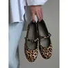 Versión de piel de oveja 2026 nuevos mocasines Mary Jane vintage de punta redonda con estampado de leopardo y correa de hebilla, zapatos planos, zapatos de abuela