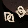 Pendientes de Plata con Letra D de Diamante Transfronterizos Europeos y Americanos Pendientes de Botón Simples de Moda Versátiles para el Trabajo Pendientes Ligeros de Lujo de Gama Alta
