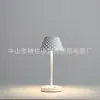 Lámpara de Mesa Metálica Hueca Personalizada LED Protección Ocular Escritorio Dormitorio Lámpara de Ambiente Carga USB Barra Táctil Lámpara de Mesa