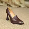 Zapatos de tacón grueso estilo slip-on Chuyuji Tacones Altos Nuevo Estilo Primavera y Otoño 2026 Zapatos para Mujer de Suela Gruesa para Mujeres Pequeñas