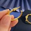 Moda Moderna Europea y Americana Personalidad Lujo Ligero Cuerda Nudosa Tachonada de Diamantes Forma de C Nudo Calabaza Aretes de Botón