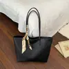 Bolsa Grande Capacidade Transfronteiriça Feminina Verão 2026 Nova Versátil Moda Ombro Único Tendência Trabalho Retro Casual Bolsa Tote