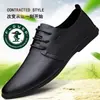 Zapatos de piel genuina para hombre, nuevo modelo de verano, mocasines slip-on de piel genuina, piel suave, suela blanda, zapatos casuales de vestir