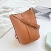 Bolsa Pequena de Couro Macio, Versátil para Uso Diário, Bolsa Compacta Transversal para Celular, Bolsa Saco para Mulheres, Novo Estilo 2026, Bolsa de Mão para Viagem