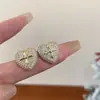 Brincos Coreanos em Forma de Coração com Pedras Full Diamond, Novos Brincos de Alto Padrão, Acessórios de Orelha Versáteis de Nicho para Venda por Atacado para Mulheres