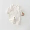 Mameluco de algodón puro con mariposas para bebé 0-3 meses recién nacido ropa estilo monje Clase A mono para las cuatro estaciones ropa posparto para bebé