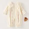 Roupas de Bebê para o Início da Primavera para Recém-Nascidos, Gaze Dupla Camada, Classe A, Macacão de Manga Longa com Gola de Renda para Bebês Meninas, Verão para Recém-Nascidos