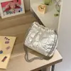 Este año, los bolsos de cadena pequeños transfronterizos son increíblemente populares entre las mujeres.. Aquí está la nueva colección 2026: bolso de hombro o de axila casual, versátil, moderno y esencial