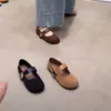 Sapatos Mary Jane Retrô 2025 Novo Estilo Coreano Elegante Camurça Fivela de Metal Bico Redondo Emagrecedor Sola Macia Sapatos de Ballet