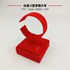 Accesorios para mostrador de exhibición de joyería: colgante de oro, soporte individual de terciopelo rojo, juego de joyería de plata, base para colgante de jade, hallazgos de oferta