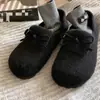 Sapatos Felpudos Redondos Estilo Japonês com Saias, Lançamento Outono/Inverno 2025 Versátil Plush Quente Laço Macio Plano Sapatos de Algodão