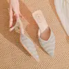 Zapatillas de Medio Uso Estilo Francés Satinadas con Puntera Totalmente Diamantada para Mujer, Sandalias Simples Elegantes de Boca Baja con Tacón Fino