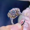 Anillo de Topacio Azul Tesoro Natural Plata S925 Engastado Cristal Limpio Color Fuego Destellante Suministro de Estudio
