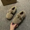 Pantuflas peludas para usar en exteriores en invierno, nuevo estilo 2026 mocasines slip-on de invierno, zapatos de algodón planos de suela blanda, cálidos y forrados de felpa