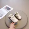 Novos Sapatos de Princesa para Bebê Menina Outono e Inverno Sapatos Meia com Laço Infantil Sapatos para Caminhada de Bebê Sapatos de Couro para Meninas Sapatos para Crianças Pequenas