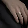 Anillo Clásico Frío Estilo Pétalo Viejo para Mujer Nicho Chino Mate Irregular Todo-partido Temperamento Anillo Ajustable