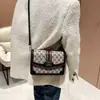 Bolso de mujer 2026 nuevo modelo, bolso cuadrado pequeño estampado retro de nicho moderno y a la moda, bolso cruzado de hombro de alta gama