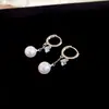 Pendientes de perlas de flores personalizados con incrustaciones de diamantes y aguja de plata, pendientes de moda que combinan con todo, elegantes pendientes nuevos de lujo ligeros para mujeres al por mayor