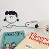 Venta al por mayor de fábrica Snoopy tallado estilo ins caricatura lindo alto valor de color pegatina de pared Snoopy decoración de cubo de basura