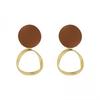Plata S925 otoño e invierno simple disco de metal mate pintura moda foto callejera textura aretes aretes cortos para mujer B518