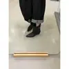 Versión de cuero ~ Nuevas botas cortas de estilo retro europeo y americano con punta fina, hebilla, tacón grueso adelgazante, cremallera trasera para mujer