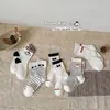 Calcetines infantiles a rayas nuevos, simples y versátiles, resistentes a la suciedad, calcetines de media pantorrilla sin costuras para estudiantes, calcetines de algodón transpirables clase A