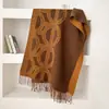 Novo Xale Jacquard Leve de Luxo Imitação de Caxemira para Mulheres, Aquecimento Outono/Inverno, Peça Externa Elegante, Padrão Dupla Face, Lenço Longo com Franjas