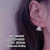 Aretes de Tuerca Exquisitos de Nicho de Flores Geométricas de Lujo Ligero Super de Cuento de Hadas Estilo Coreano y Japonés para Niñas, Aretes de Estudiante Dulces y Elegantes