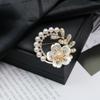 Broche de Moda Retro Flor Perla Diamante Joker de Alta Gama Color Natural Aleación Corsage Alfiler para Ropa Hebilla
