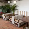 Fornecimento Direto da Fábrica de Sofás Estilo Vintage para Restaurantes Populares, Restaurantes de Hot Pot, Restaurantes Ocidentais e Restaurantes de Churrasco, com Conjuntos de Mesas e Cadeiras de Madeira de Nogueira