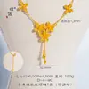 Colar com Pingente Flor da Vida de Três Vidas e Flor de Cinco Pétalas com Flores Desabrochando e Corrente para Clavícula Puzuo Gold Shop - Estilo Igual Dourado Areia - Para Mulheres Versáteis e Elegantes