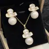 Brincos de Pérola com Flor em Esmalte Gotejado com Agulha 925 Joias de Luxo Acessível Brincos de Alta Qualidade Conjunto de Pingente de Colar Elegante de Nicho para Mulheres