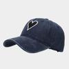 Gorra de béisbol desgastada con logo bordado de amor de moda europea y americana, gorra con visera curva para mujer, estilo retro para todo tipo de partidos, parasol para exteriores