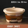 Equipo completo para preparar té al lado de la estufa, recipientes para té helado, té tostado