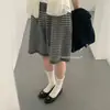 Otoño 2026 Nuevo Pantalones Cortos de Punto Casual Rectos de Pierna Ancha de Cinco Puntos con Rayas, Cintura Elástica con Cordón, Sueltos y Elegantes